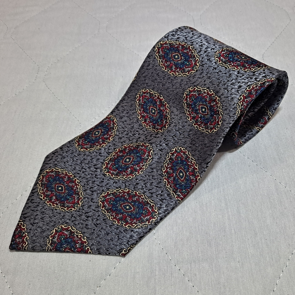 Kuppenheimer British Collection Italian Silk Tie 58"x3.75" Silver/Blue/Red Ovals